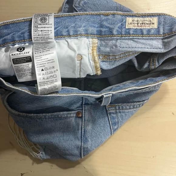 Levi's 501® Original Fit High-Rise Women's Jean Shorts - Picture 5 of 7